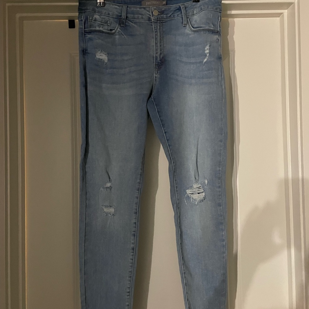 Just USA frayed end jeans. Worn 1 time